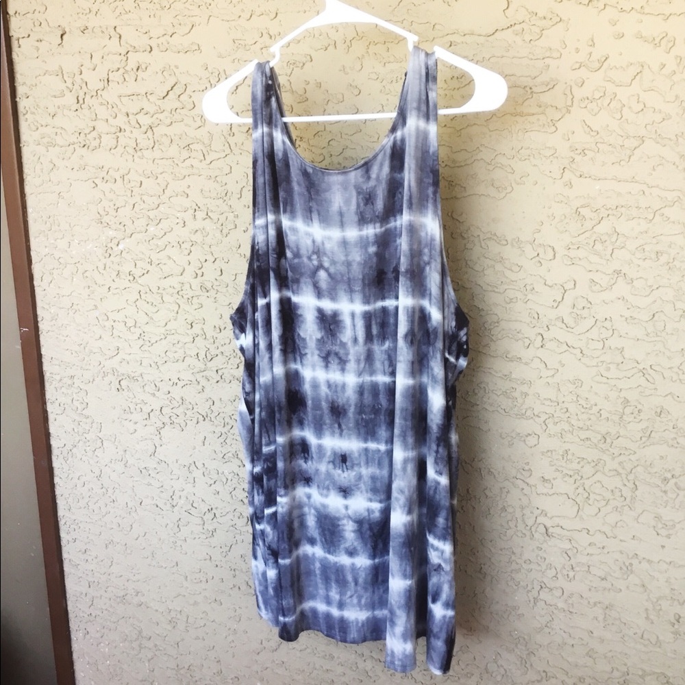Short sleeve Torrid top.